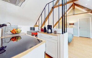 Kjøleskap, ovn og kokeplater