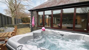 Cottage | Property grounds