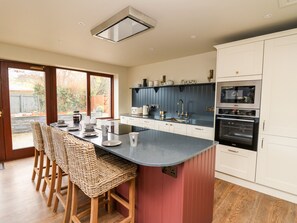 Fridge, dishwasher, electric kettle, toaster - Dant Y Llew (Bow Street)