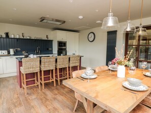 Dining - Dant Y Llew (Bow Street)