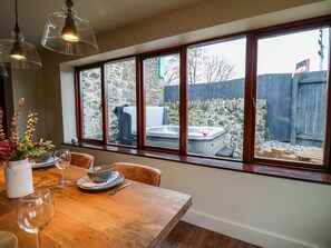 Cottage | Dining