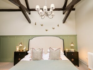 1 habitación, decoración personalizada y muebles diferentes 