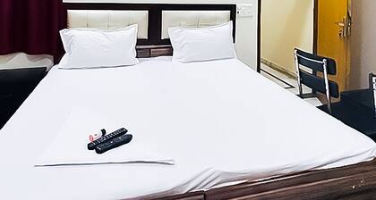 Roomshala 140 Hotel 24&7 Malviya Nagar