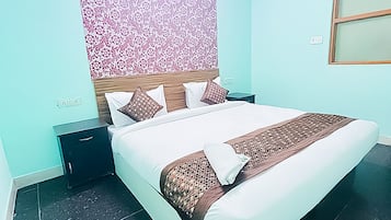Deluxe Room | 1 bedroom, desk, soundproofing, free WiFi