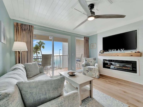 Resort Condo Directly On The Water & Heated Pool!