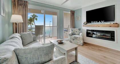 Relax 10ft from the Bay! Enjoy sunsets on balcony!