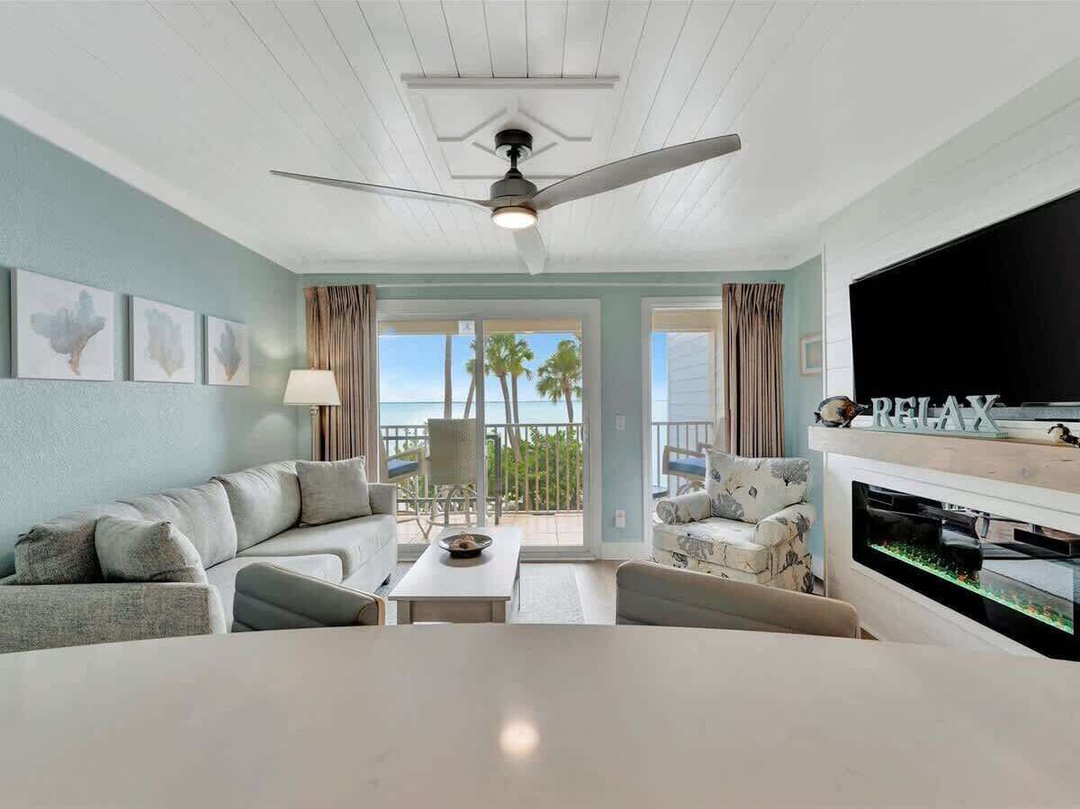 TV, fireplace, offices