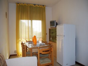 อพาร์ทเมนท์, 1 ห้องนอน, ระเบียง, วิวเมือง | ห้องรับประทานอาหาร
