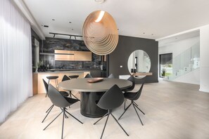 Villa de lujo, 4 habitaciones, alberca privada, vista al mar | Comedor