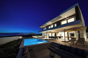 Front of property - Luxury Villa del Sol (Novalja)