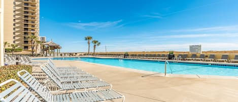 Una piscina techada, una piscina climatizada