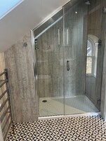 Twin Room (4) | Soundproofing