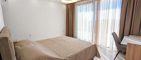 4 bedrooms, in-room safe, iron/ironing board, free WiFi