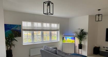 Beautiful Modern Tranquil Two Bedroom Apartment