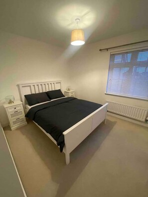 2 bedrooms, free WiFi, bed sheets - Beautiful Modern Tranquil Two Bedroom Apartment

 (Ebbsfleet Valley)
