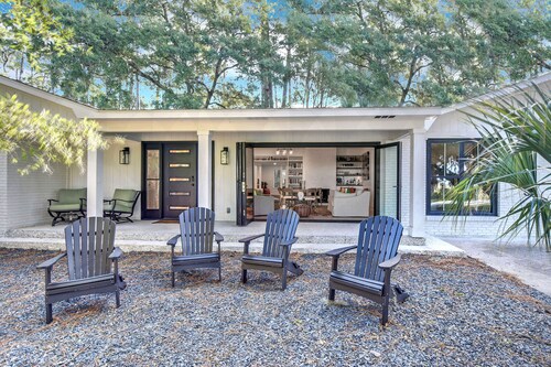 Jekyll Island Marsh View • 2 Living Rooms • Full-Sized Pool Table • Firepit