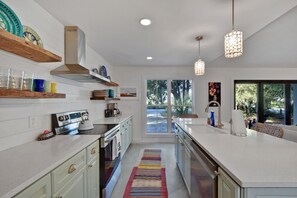 Fridge, microwave, oven, stovetop - Jekyll Island Marsh View • 2 Living Rooms • Full-Sized Pool Table • Firepit (Jekyll Island)