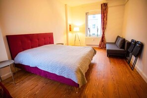 2 habitaciones, tabla de planchar con plancha, cuna de viaje y wifi 