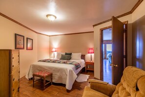 3 chambres, fer et planche à repasser, Wi-Fi, literie fournie