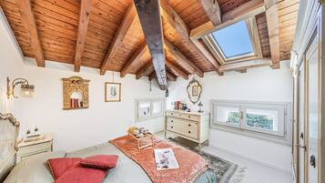 1 slaapkamer, een strijkplank/strijkijzer, gratis wifi, beddengoed