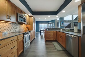 冰箱、微波炉、烤箱、炉灶