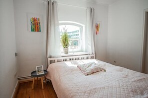 5 quartos, berço de viagem, Wi-Fi, roupa de cama