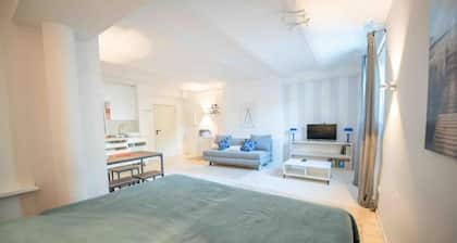 King-size bed / near city & Alster / quiet