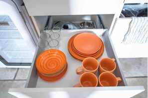 Frigorífico, horno, placa de cocina y cafetera o tetera