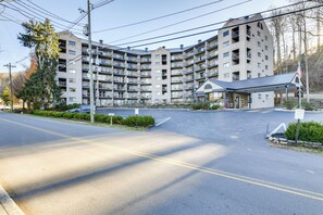Apartment (1 Bedroom) | Interior - Downtown Gatlinburg Condo w/ Community Pool! (Gatlinburg)