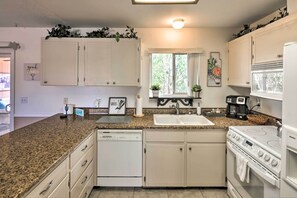 House (3 Bedrooms) | Interior - Arizona Home w/ Grill < 1 Mi to Lake Havasu! (Lake Havasu City)