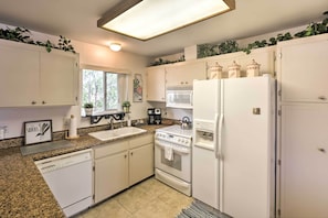 Interior - Arizona Home w/ Grill < 1 Mi to Lake Havasu! (Lake Havasu City)