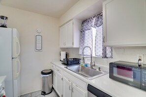 Apartment (2 Bedrooms) | Interior - Wildcats Welcome! Mtn-view Condo 7 Mi to U of A (Tucson)