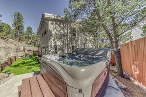 Terrace/patio - Ruidoso Home w/ Hot Tub & National Forest Access! (Ruidoso)