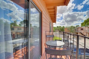 Apartment (2 Bedrooms) | Interior - < 1/2 Mi to Trail Dust Town: Retreat w/ Peak Views (Tucson)