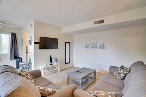Apartment (2 Bedrooms) | Interior - < 1/2 Mi to Trail Dust Town: Retreat w/ Peak Views (Tucson)