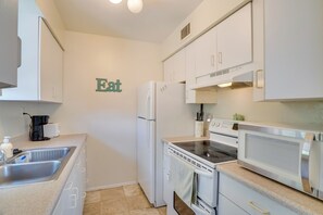 Apartment (2 Bedrooms) | Interior - < 1/2 Mi to Trail Dust Town: Retreat w/ Peak Views (Tucson)