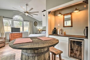 Apartment (0 Bedroom) | Interior - Studio w/ Patio - Walk to Hikes, Sights & Bites (Aberdeen)