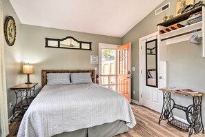 Apartment (0 Bedroom) | Interior - Studio w/ Patio - Walk to Hikes, Sights & Bites (Aberdeen)