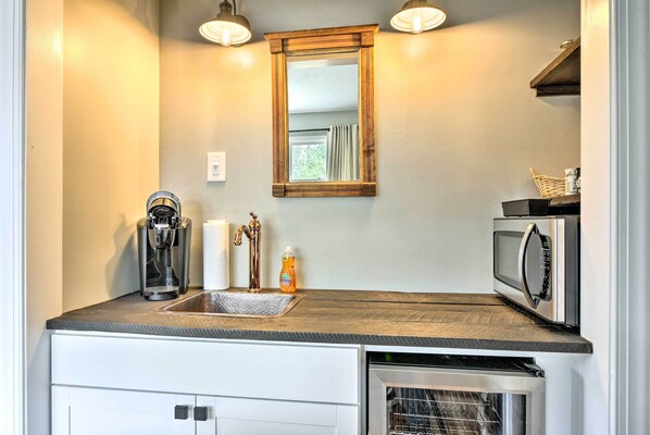 Apartment (0 Bedroom) | Interior - Studio w/ Patio - Walk to Hikes, Sights & Bites (Aberdeen)