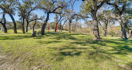 Cozy Bandera Cottage w/ Medina River Access!