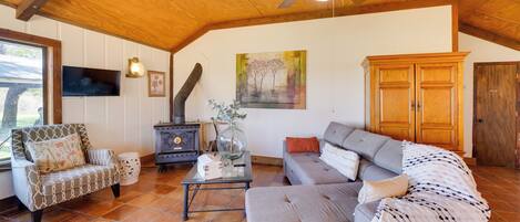 House (3 Bedrooms) | Front of property