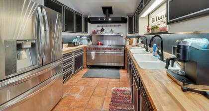 Quiet Bandera Country Home w/ Medina River Access!