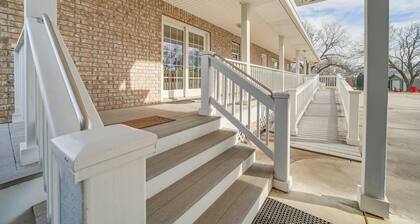 Game Room & Large Yard: Vinita Farmhouse!