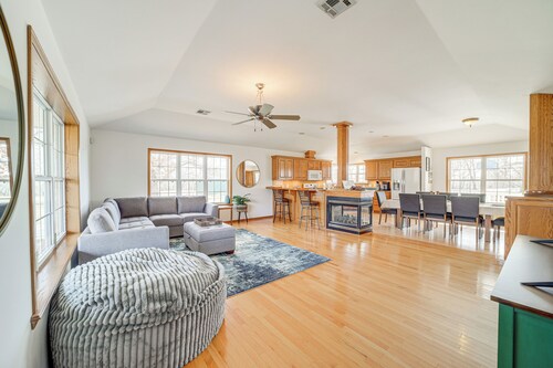 Game Room & Large Yard: Vinita Farmhouse!