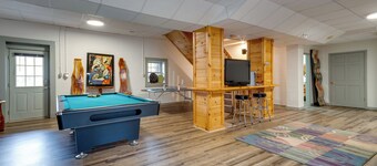 Riverfront Blue Ridge Cabin w/ Private Hot Tub