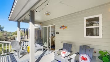 Apartment (3 Bedrooms) | Front of property