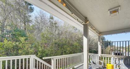 Well-equipped Emerald Isle Townhome: Pets Welcome!