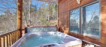 Lead Cabin Rental w/ Private Hot Tub & Game Room!
