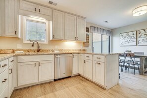 Apartment (3 Bedrooms) | Interior - Bright Helen Cottage: Walk to Town! (Helen)