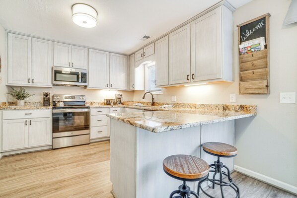 Apartment (3 Bedrooms) | Interior - Bright Helen Cottage: Walk to Town! (Helen)